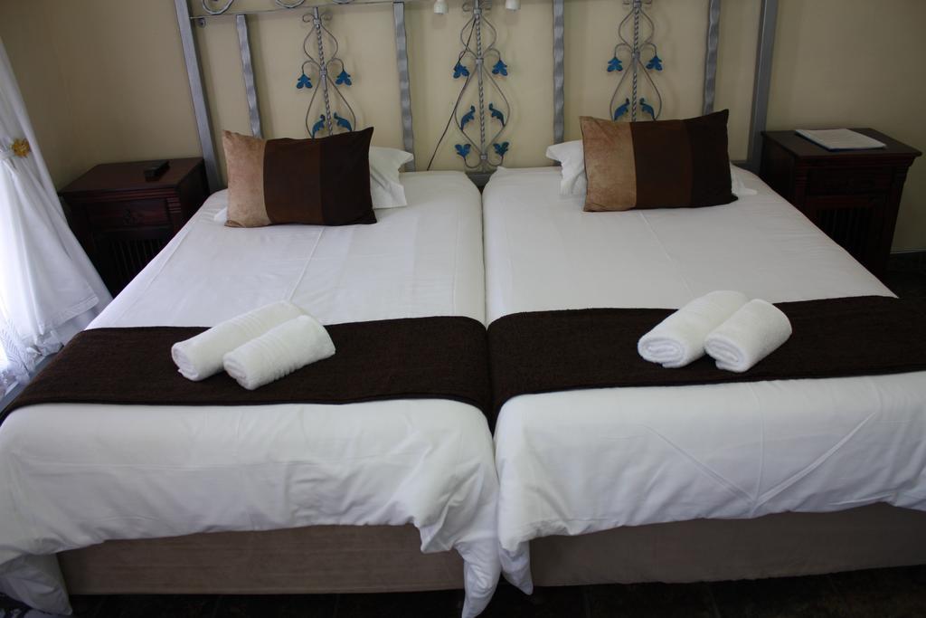 Sir Lambert'S Guesthouse แลมเบิร์ตส์เบย์ ภายนอก รูปภาพ